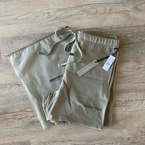 Essentials “Fear of God” Men’s Sweat Shorts (LARGE)